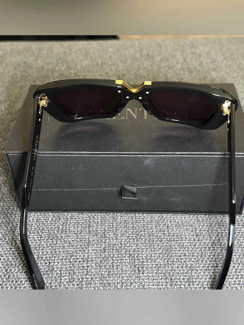VALENTINO V-GOLDII Oversized Butterfly Sunglasses NIB Authentic Black/Smoke Grey - Picture 7 of 11